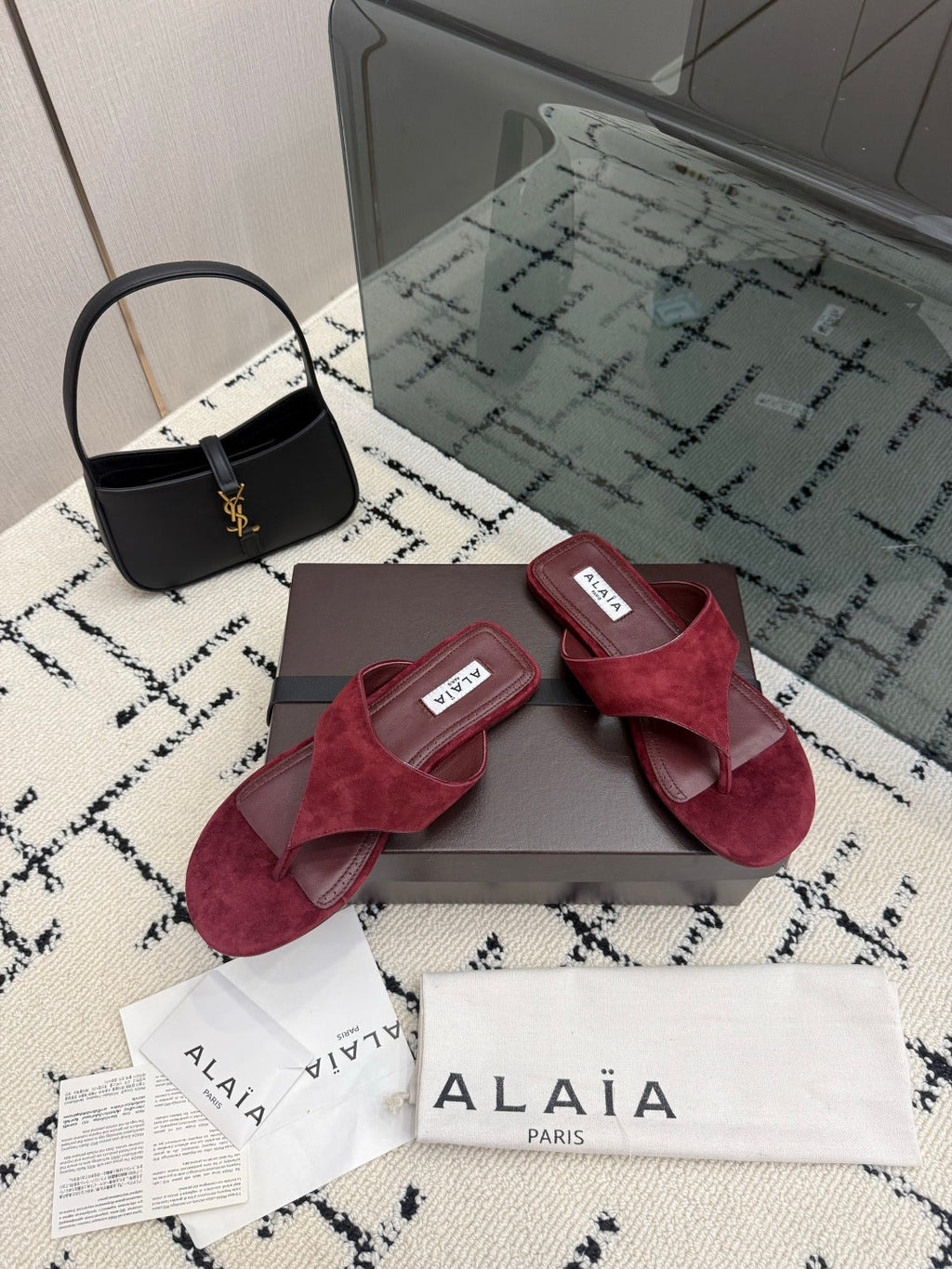 ALAIA 26S THONG MULE SANDALS IN BURGUNDY SUEDE