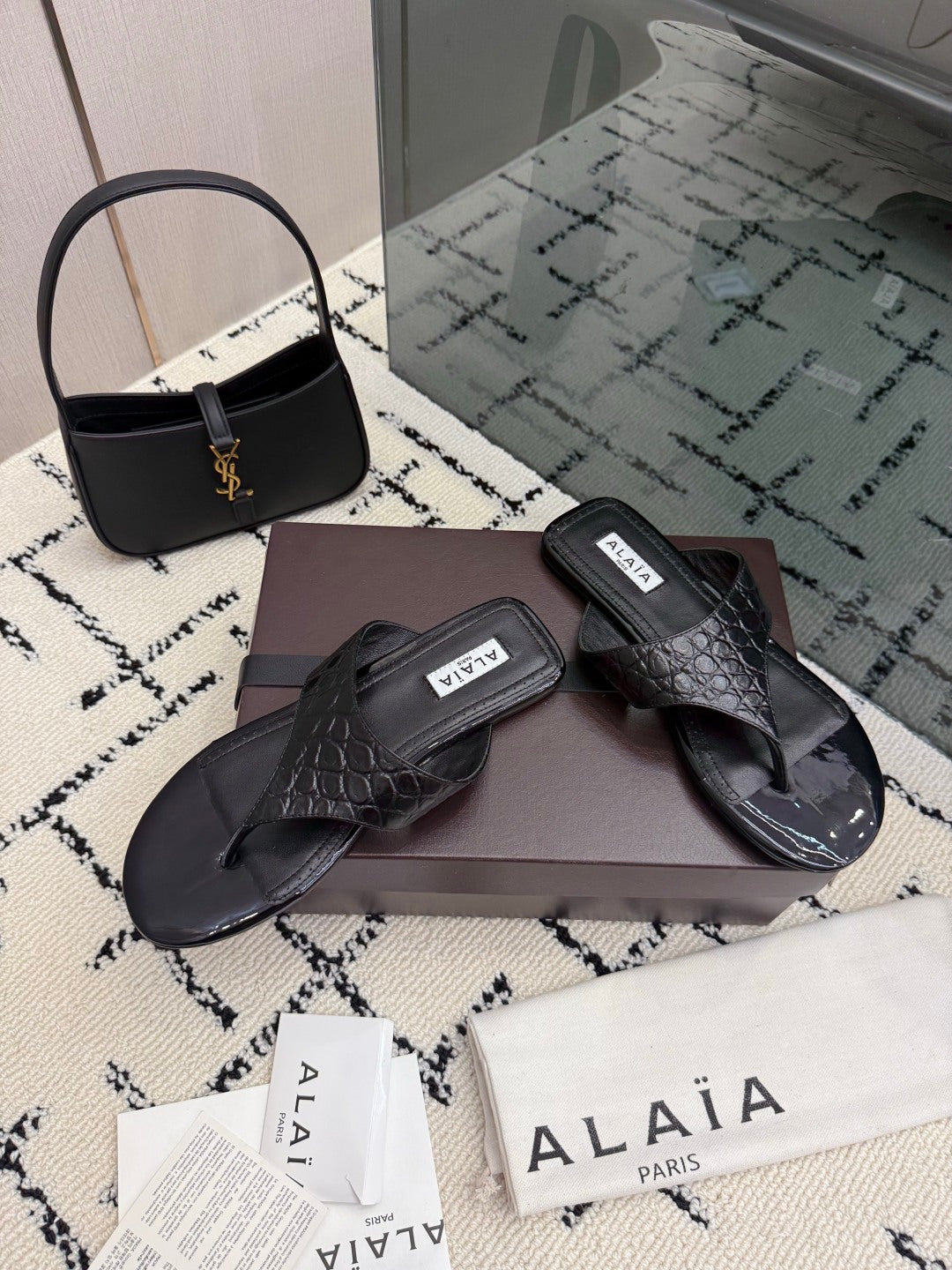 ALAIA 26S THONG MULE SANDALS IN BLACK CALFSKIN