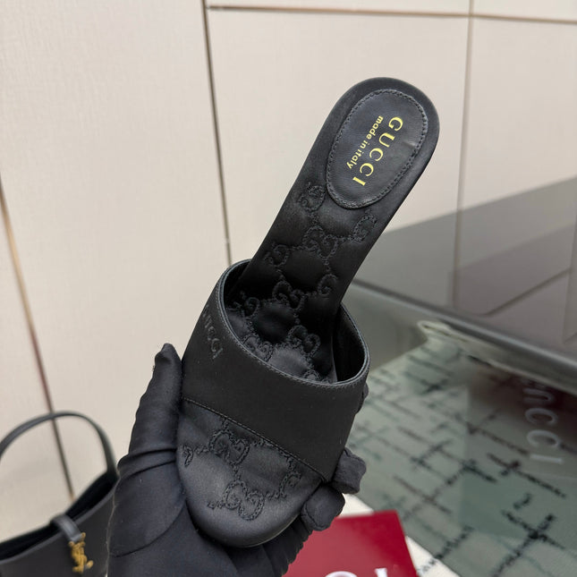 GUCCI 26S CRYSTAL-HEEL SANDALS 100 MM IN BLACK SATIN