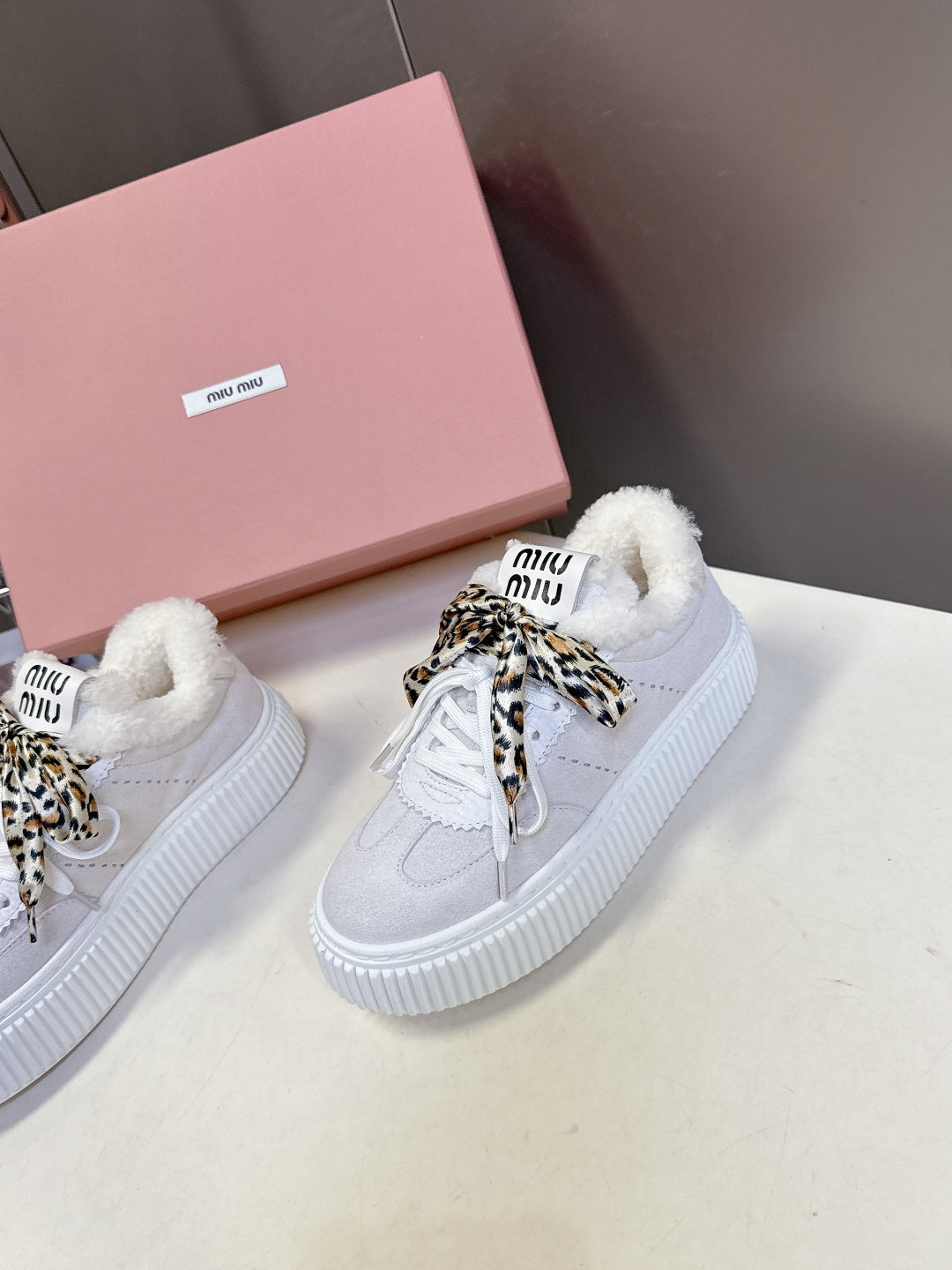 MIUMIU 25S SNEAKERS 45MM IN WHITE SUEDE WITH LEOPARD-PRINT LACES SHEARLING