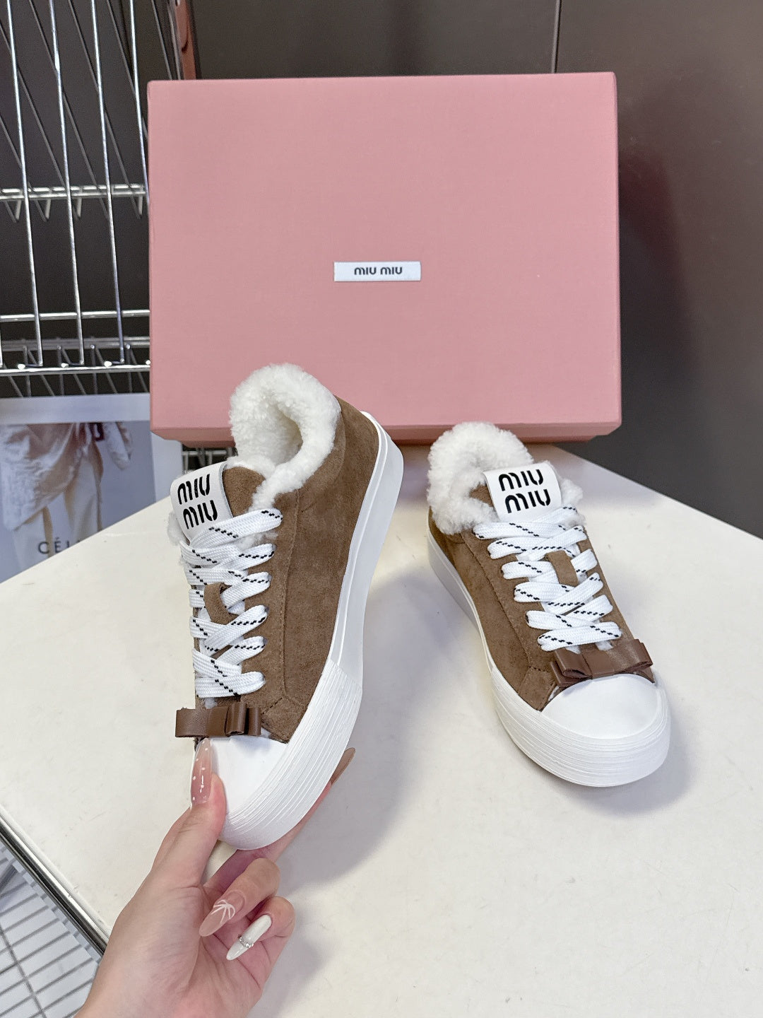 MIUMIU 25S SNEAKERS IN EARTH BROWN SUEDE WITH SHEARLING