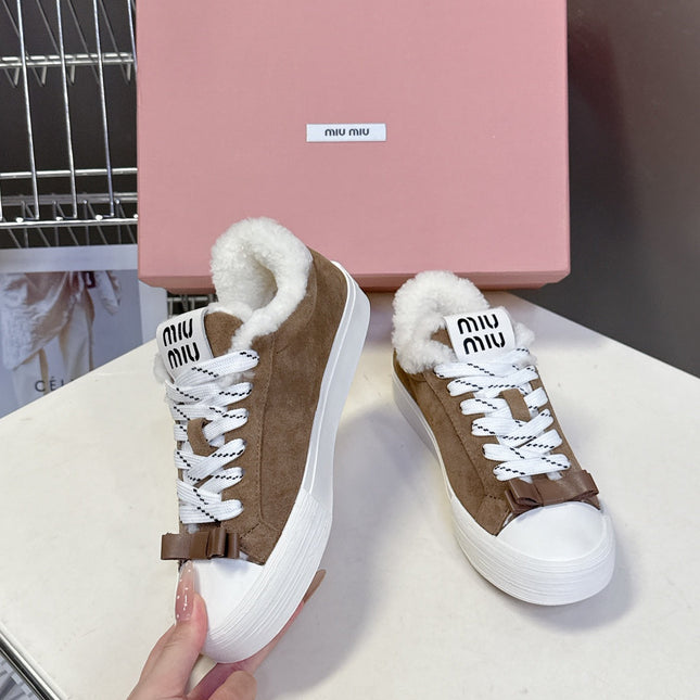 MIUMIU 25S SNEAKERS IN EARTH BROWN SUEDE WITH SHEARLING