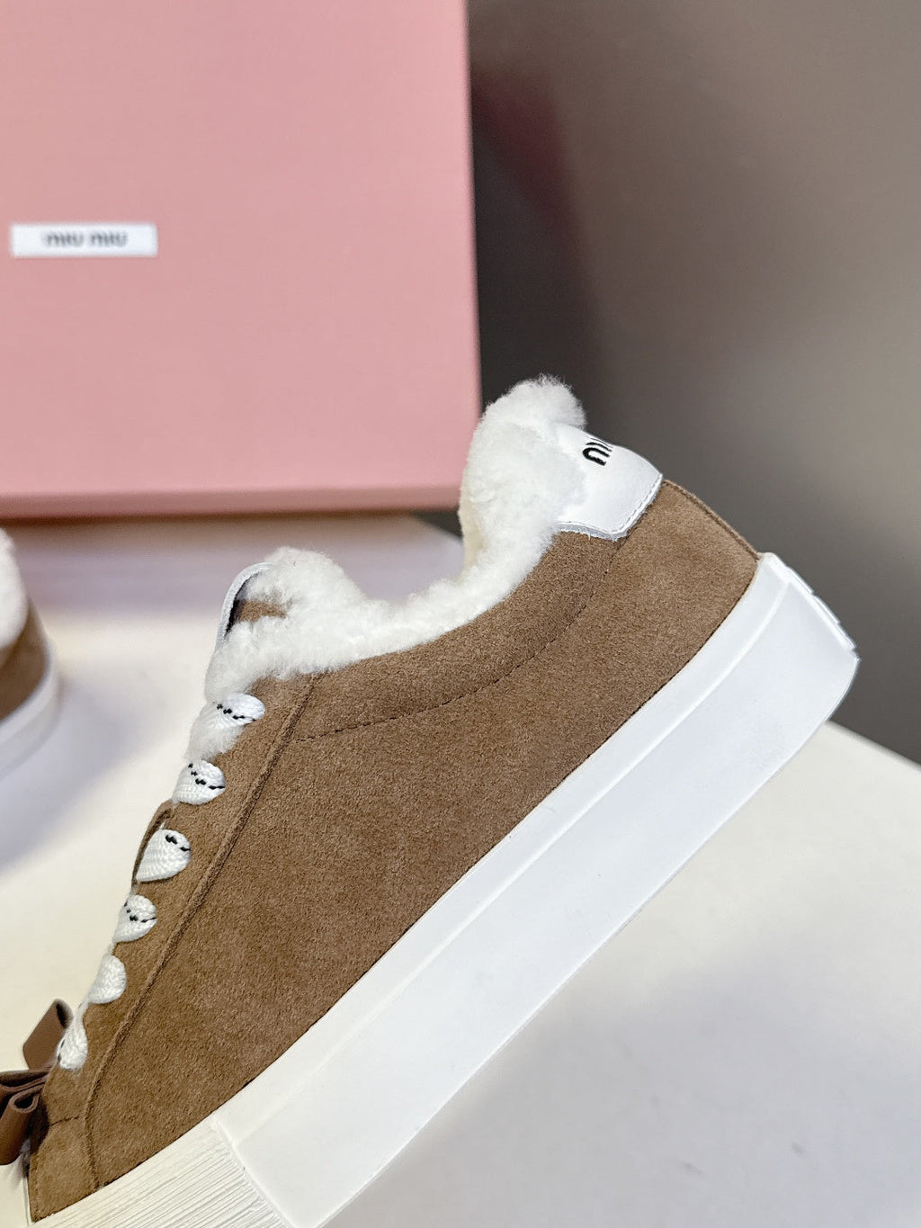 MIUMIU 25S SNEAKERS IN EARTH BROWN SUEDE WITH SHEARLING
