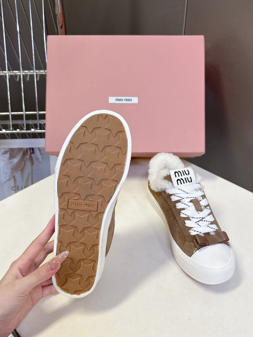 MIUMIU 25S SNEAKERS IN EARTH BROWN SUEDE WITH SHEARLING