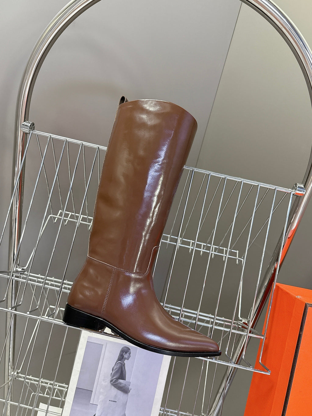HM 25S POINTED-TOE KNEE-HIGH BOOTS IN BROWN GLOSSY LAMBSKIN