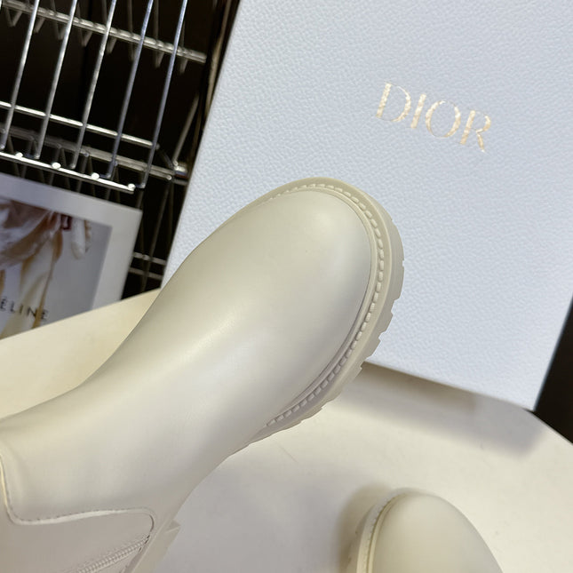 DIOR 25S D-MAJOR ANKLE BOOTS IN WHITE LAMBSKIN WITH GOLD HARDWARE
