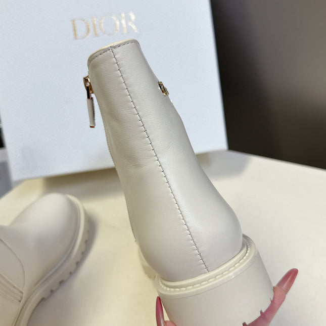 DIOR 25S D-MAJOR ANKLE BOOTS IN WHITE LAMBSKIN WITH GOLD HARDWARE
