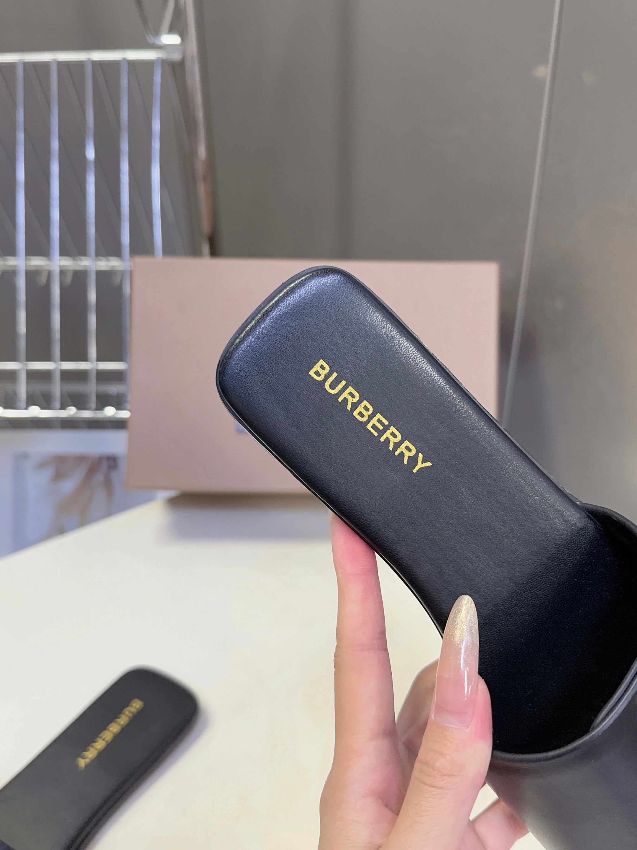 BURBERRY 26S FLAT SLIDE SANDALS IN BLACK CALFSKIN GOLD HARDWARE