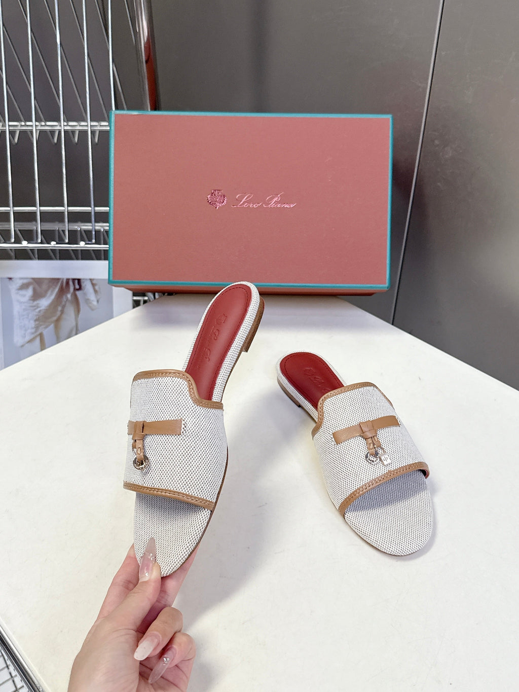 LP 26S SLIDES IN BEIGE CANVAS AND BROWN CALFSKIN