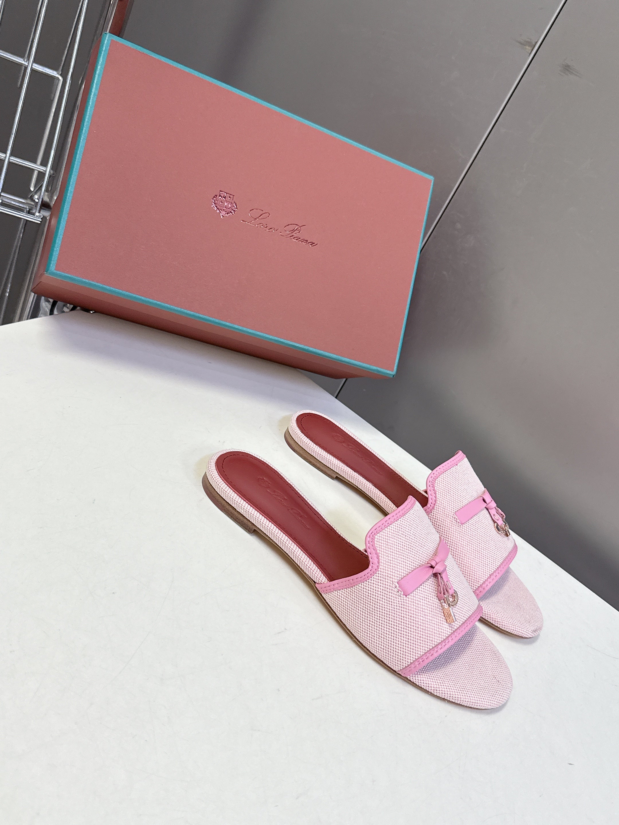 LP 26S SLIDES IN LIGHT PINK CANVAS AND CALFSKIN