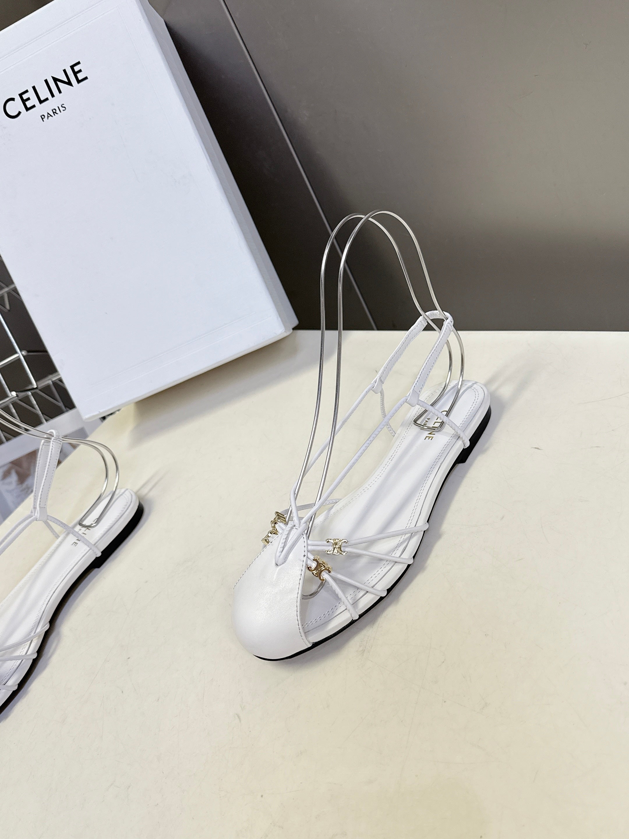 CELINE 26S TRIOMPHE LACE UP ANKLE STRAP FLAT SANDALS IN WHITE CALFSKIN