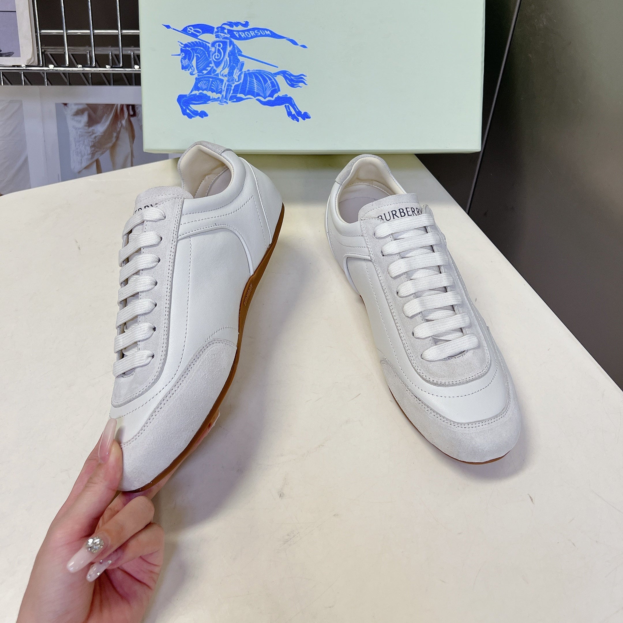 BURBERRY 26S LOW TOP SNEAKERS IN CREAM WHITE CALFSKIN AND SUEDE
