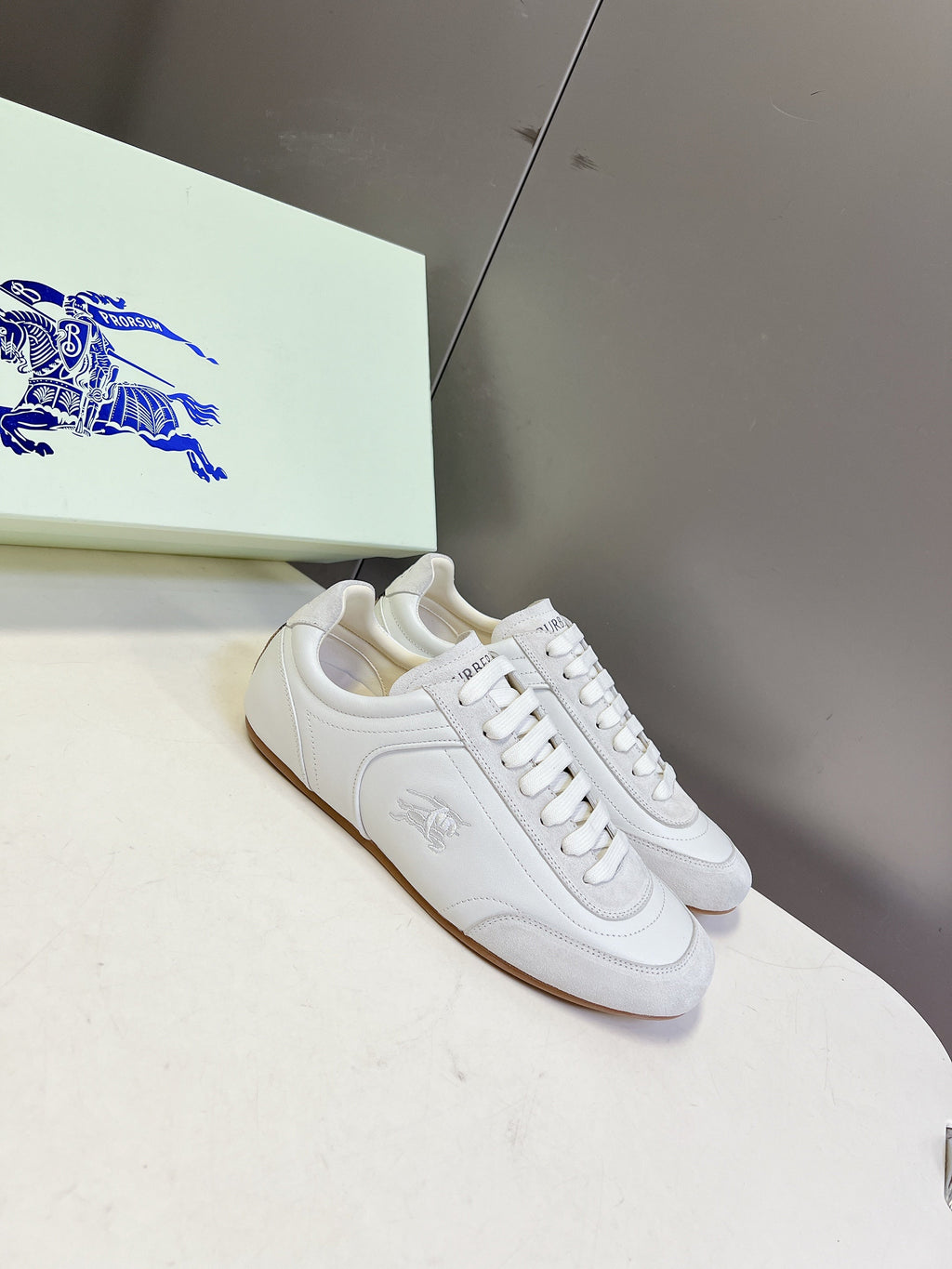 BURBERRY 26S LOW TOP SNEAKERS IN CREAM WHITE CALFSKIN AND SUEDE