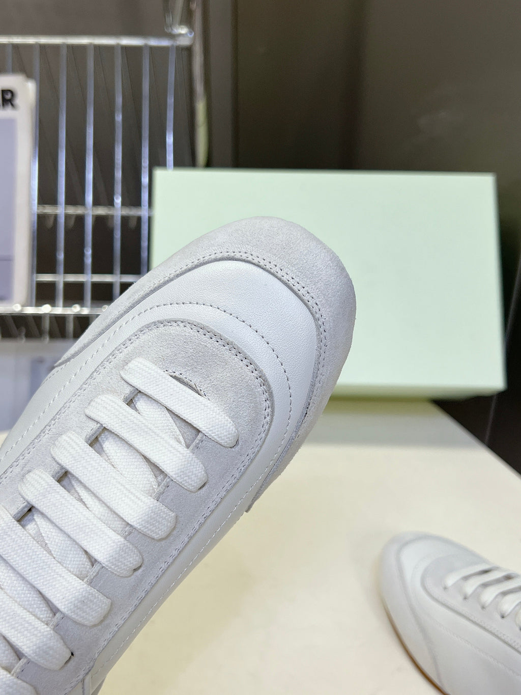 BURBERRY 26S LOW TOP SNEAKERS IN CREAM WHITE CALFSKIN AND SUEDE