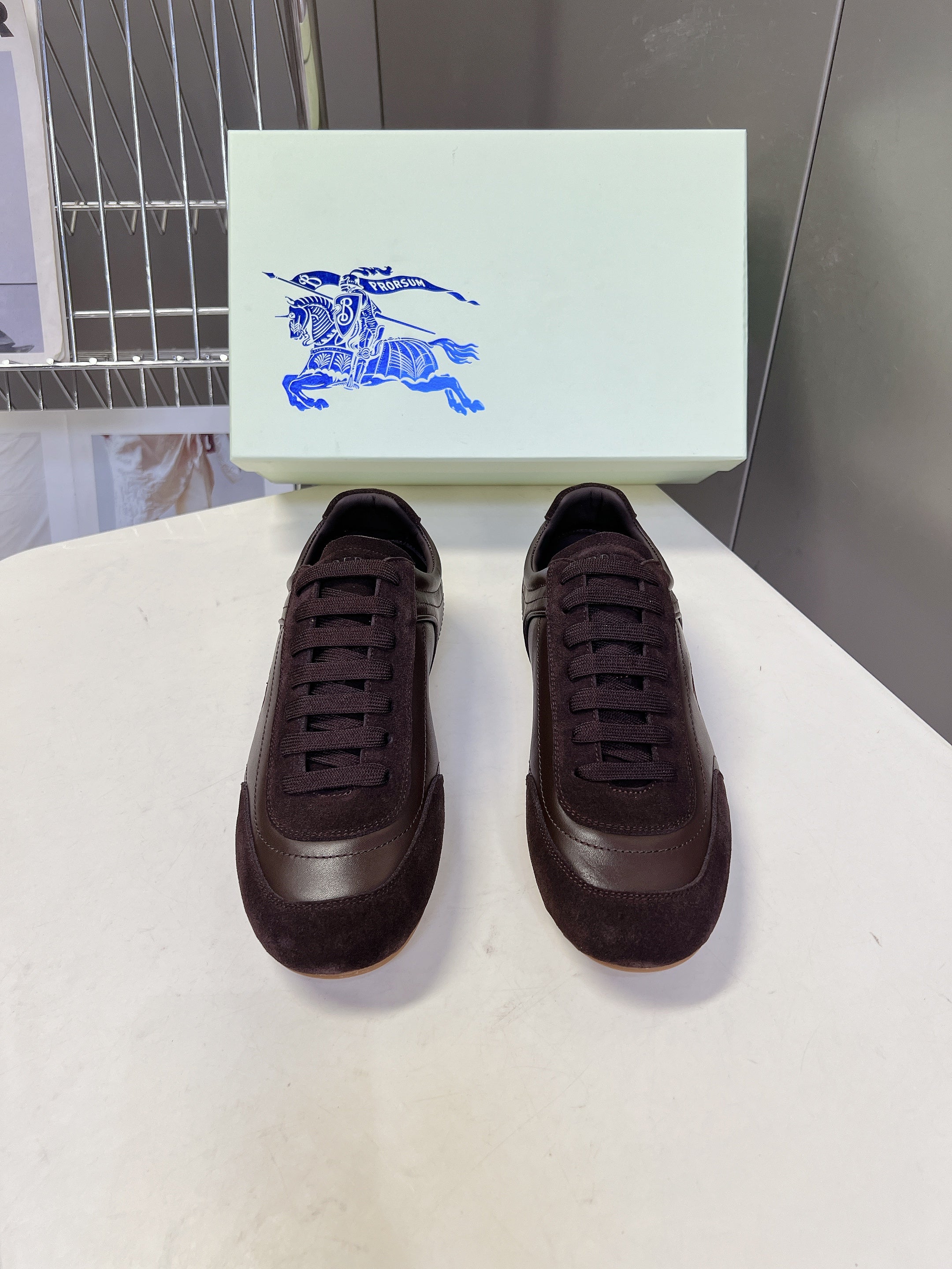 BURBERRY 26S LOW TOP SNEAKERS IN DARK BROWN CALFSKIN AND SUEDE