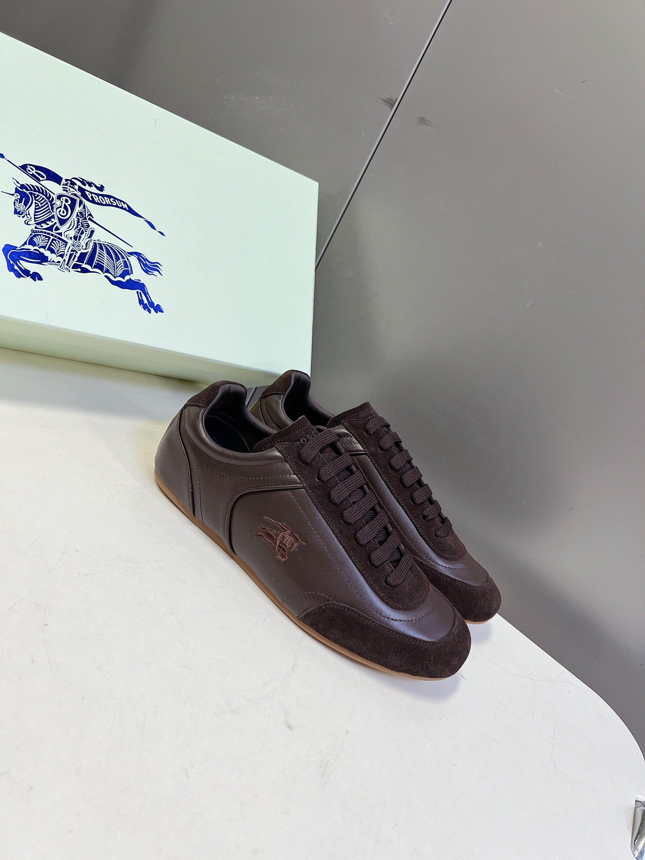 BURBERRY 26S LOW TOP SNEAKERS IN DARK BROWN CALFSKIN AND SUEDE