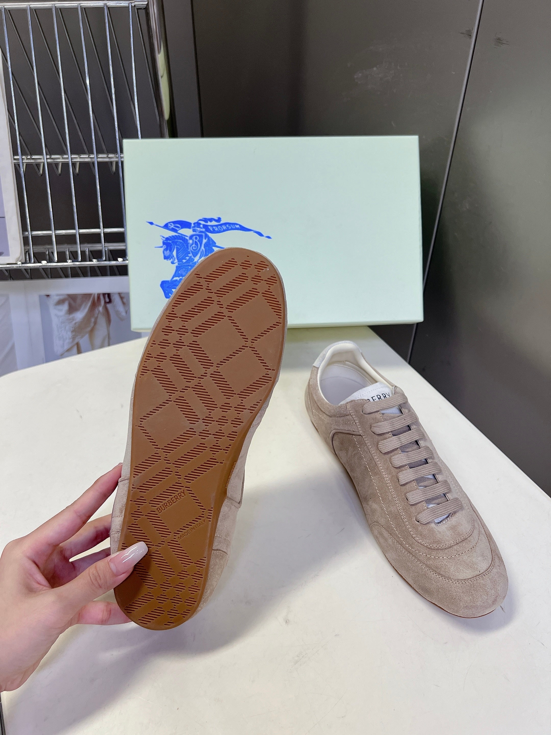 BURBERRY 26S LOW TOP SNEAKERS IN TAUPE BEIGE SUEDE