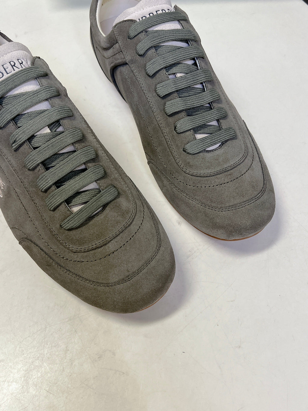 BURBERRY 26S LOW TOP SNEAKERS IN ASH GREY SUEDE