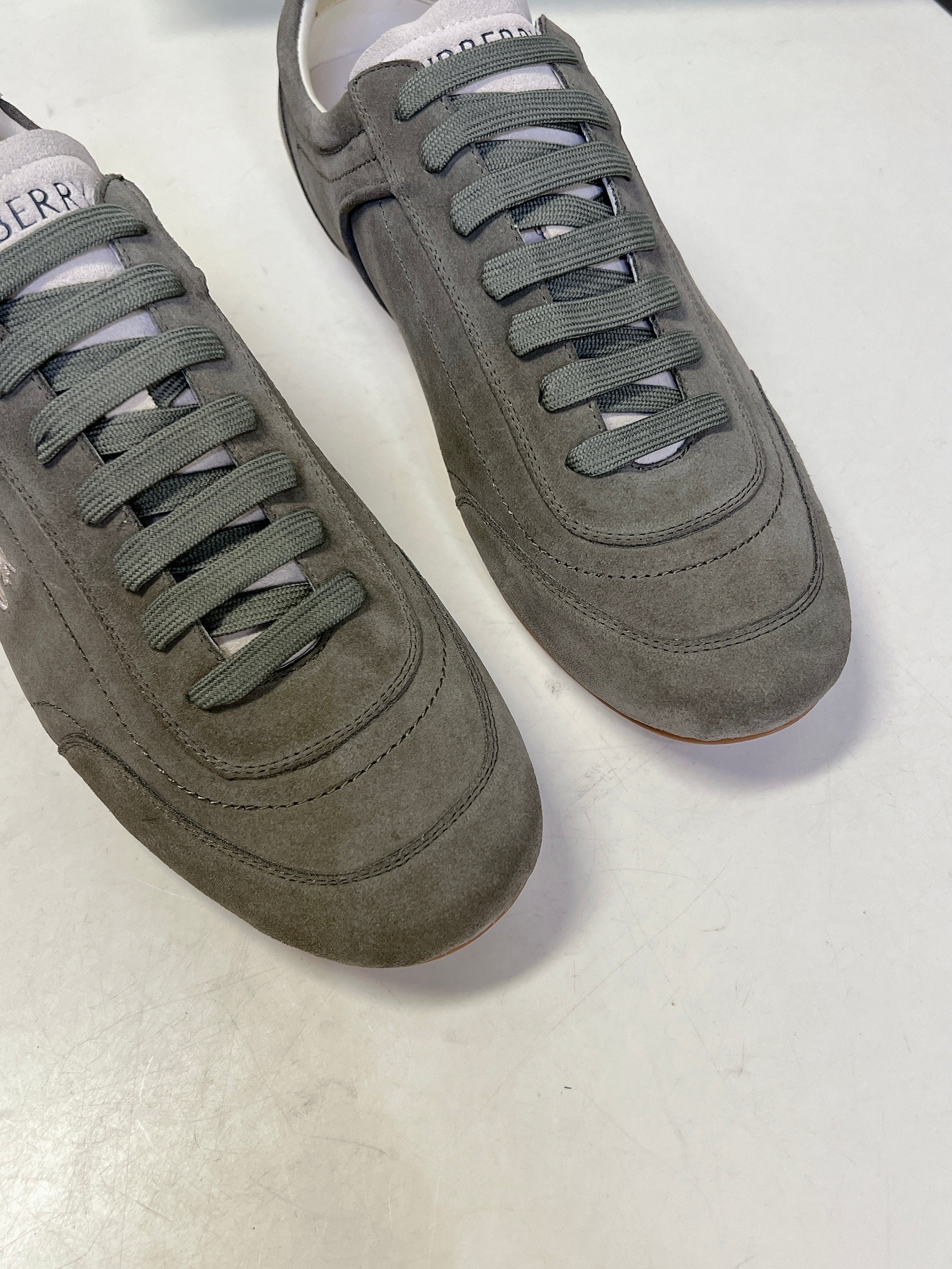 BURBERRY 26S LOW TOP SNEAKERS IN ASH GREY SUEDE