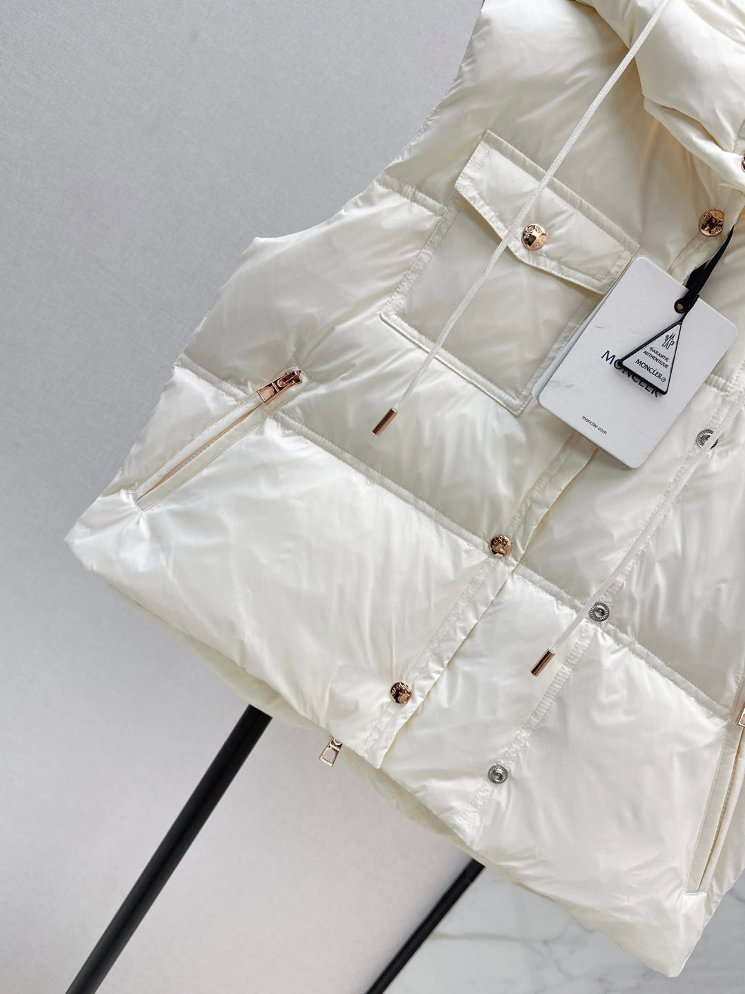 MONCLER 25S JACKET IN WHITE 307425