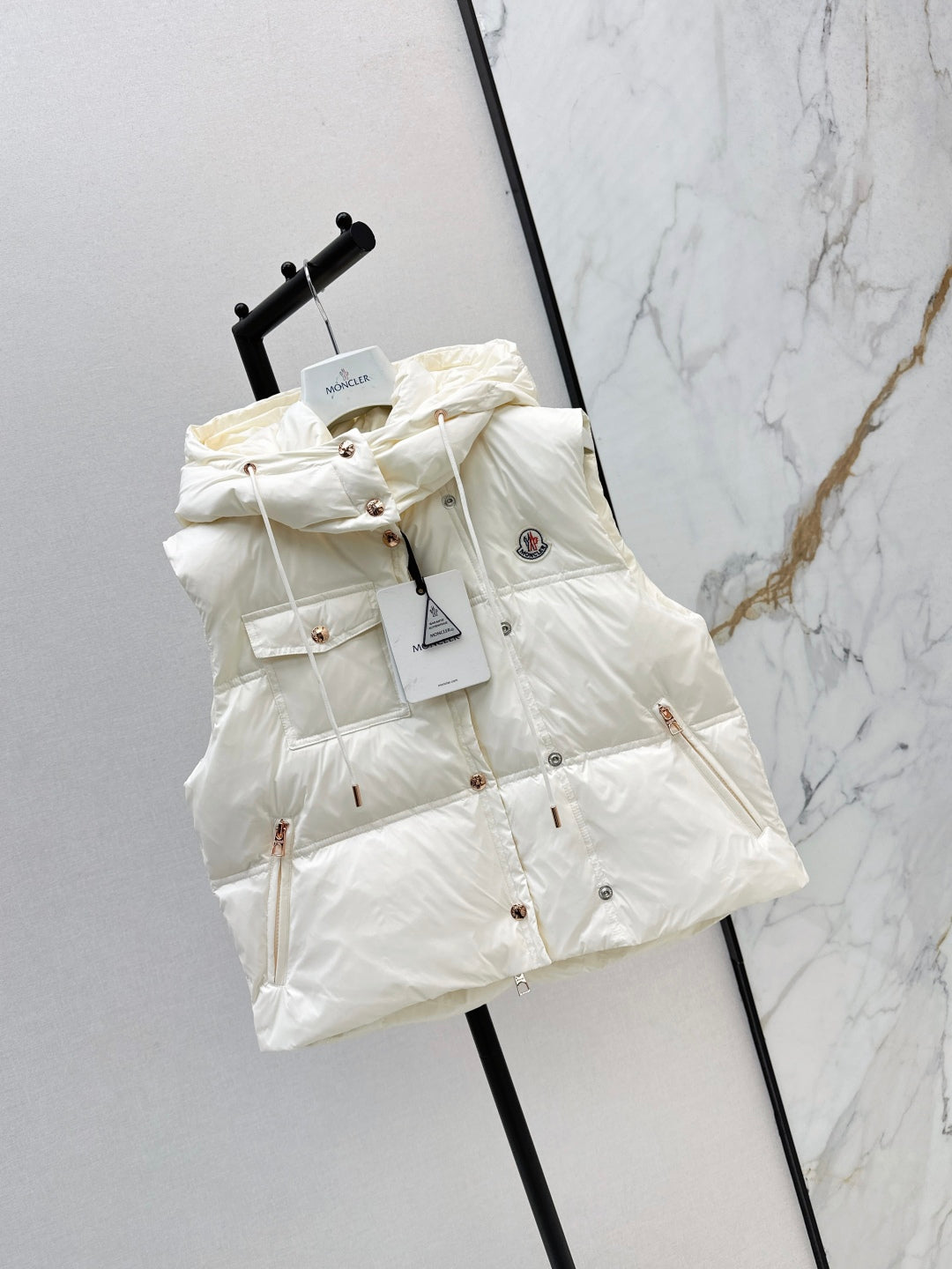 MONCLER 25S JACKET IN WHITE 307425