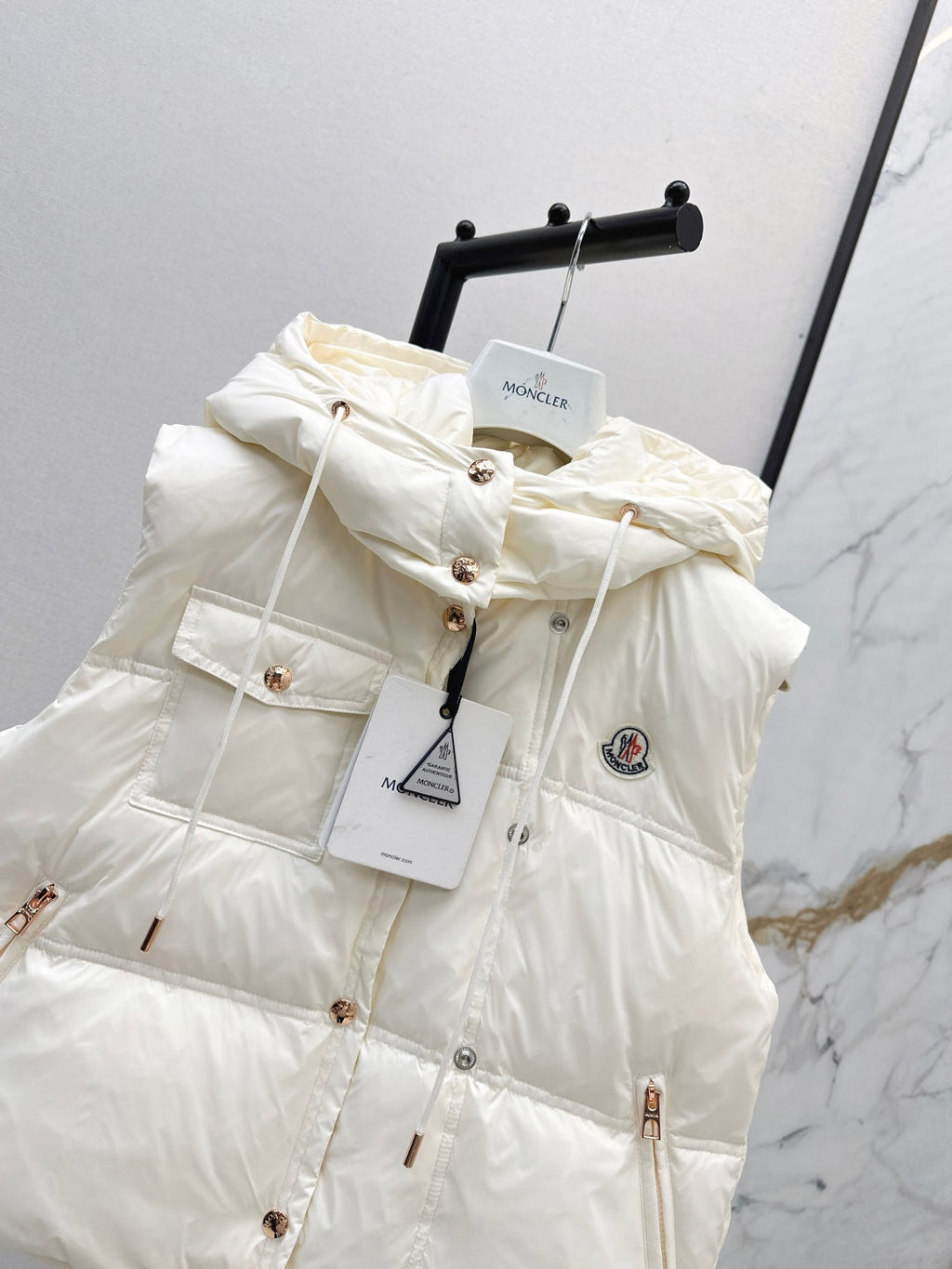 MONCLER 25S JACKET IN WHITE 307425
