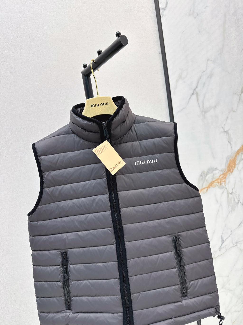 MIUMIU DOWN VEST 99400