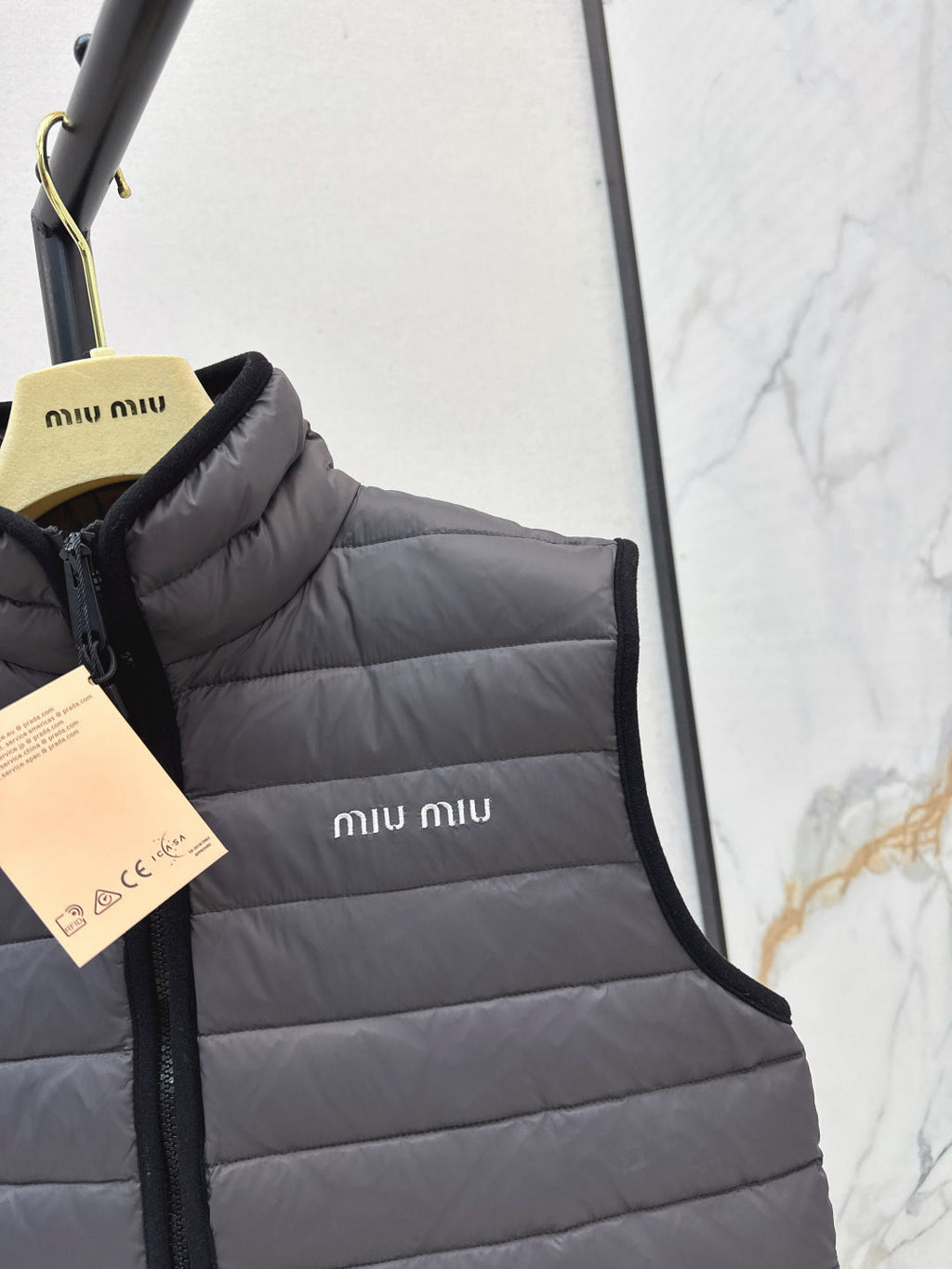 MIUMIU DOWN VEST 99400