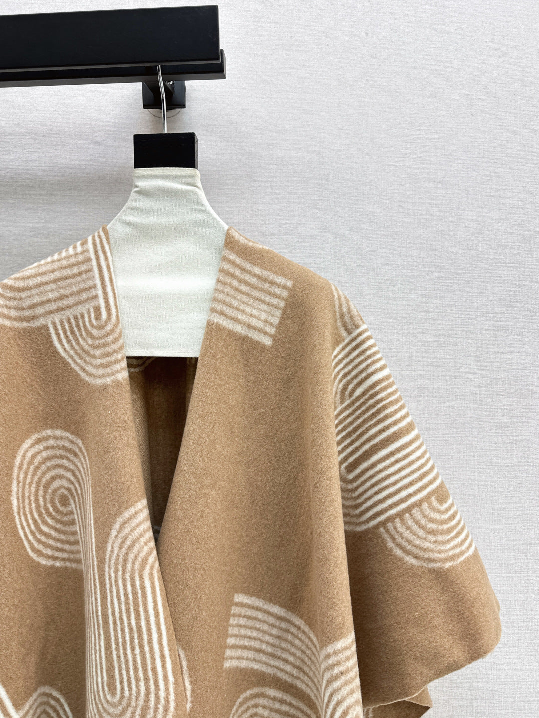 HERMES 25S JACQUARD CAPE COAT 321