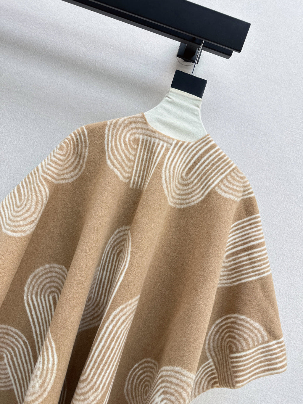 HERMES 25S JACQUARD CAPE COAT 321