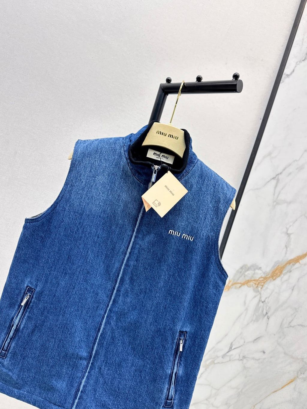 MIUMIU 26S SLEEVELESS DENIM JACKET 958