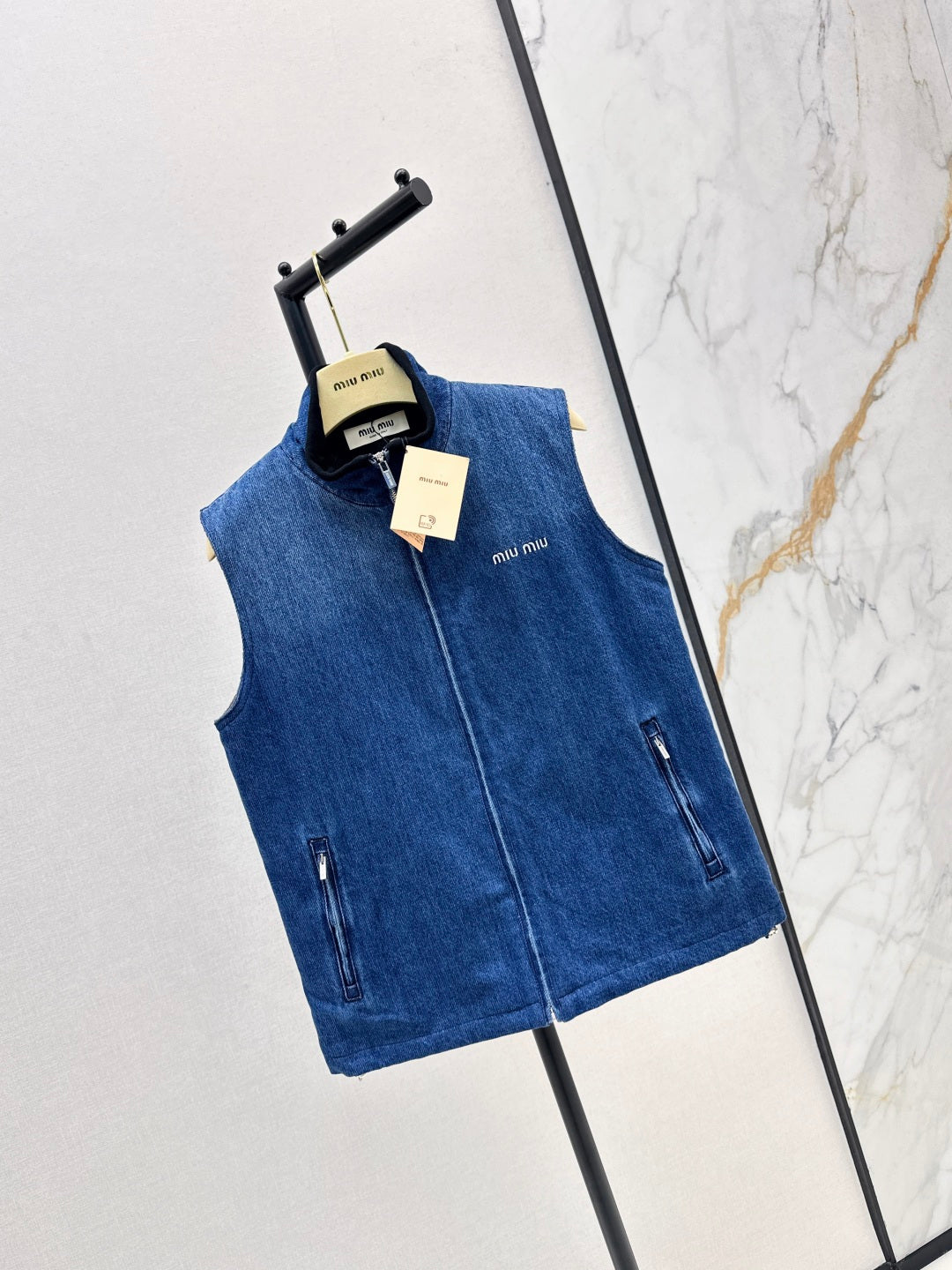 MIUMIU 26S SLEEVELESS DENIM JACKET 958