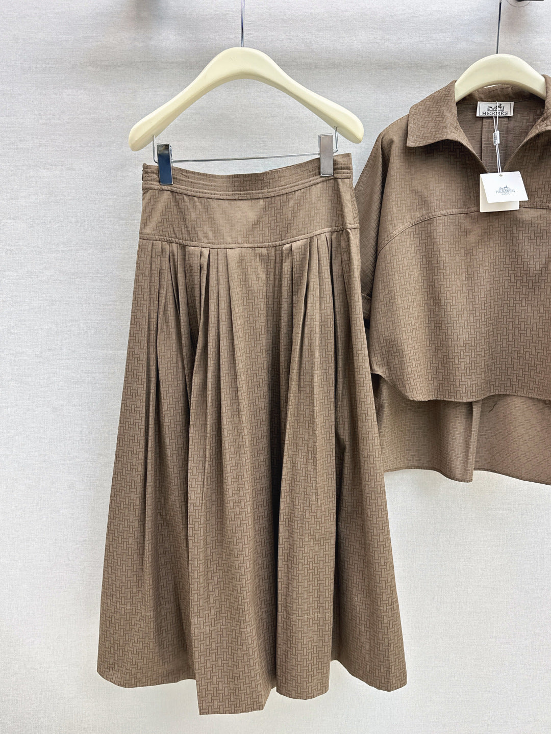 HERMES 26S SHIRT AND SKIRT SET 523