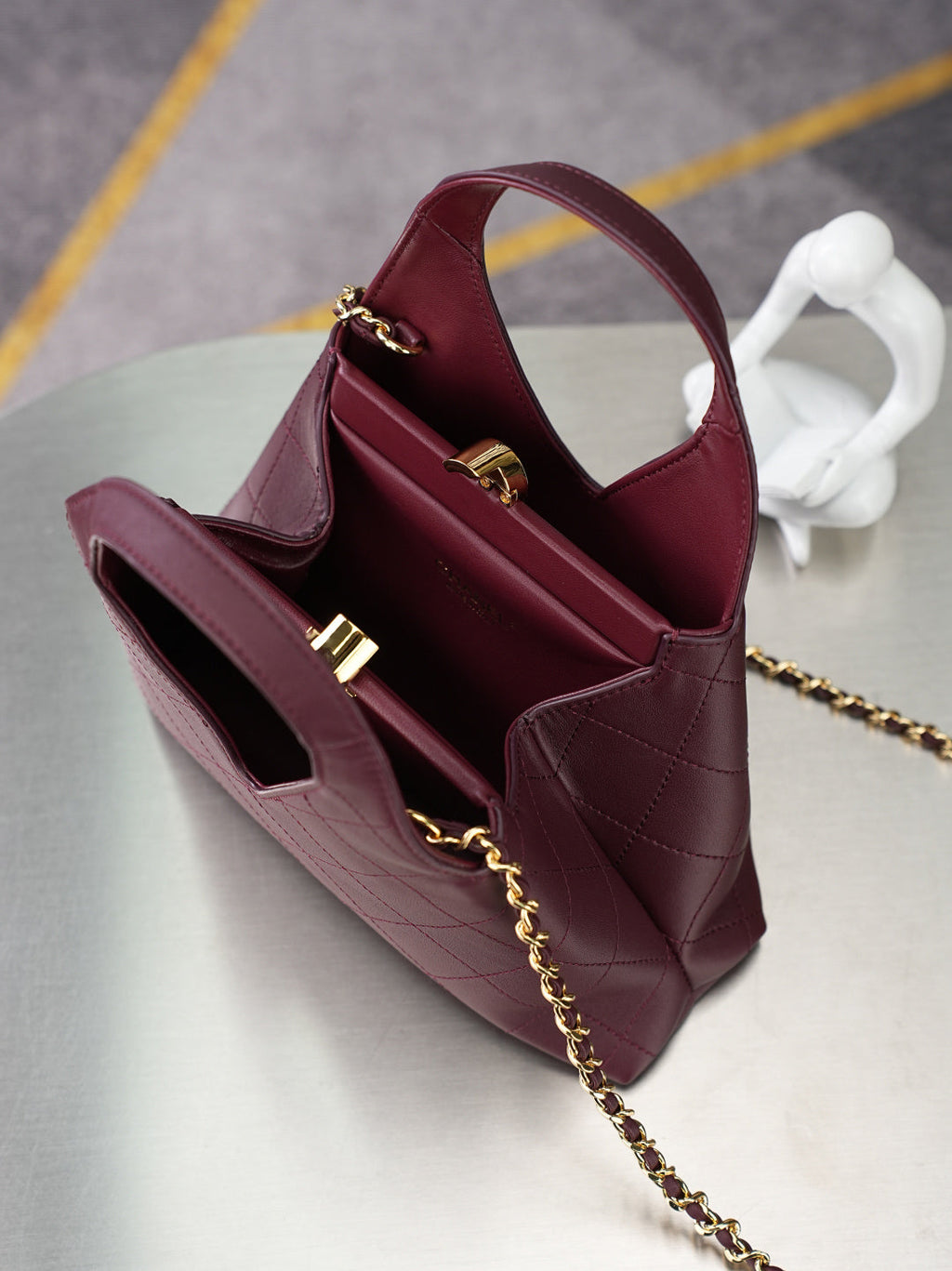 CHANEL 26S SHOPPING BAG MEDIUM 23 IN BURGUNDY RED LAMBSKIN GOLD HARDWARE