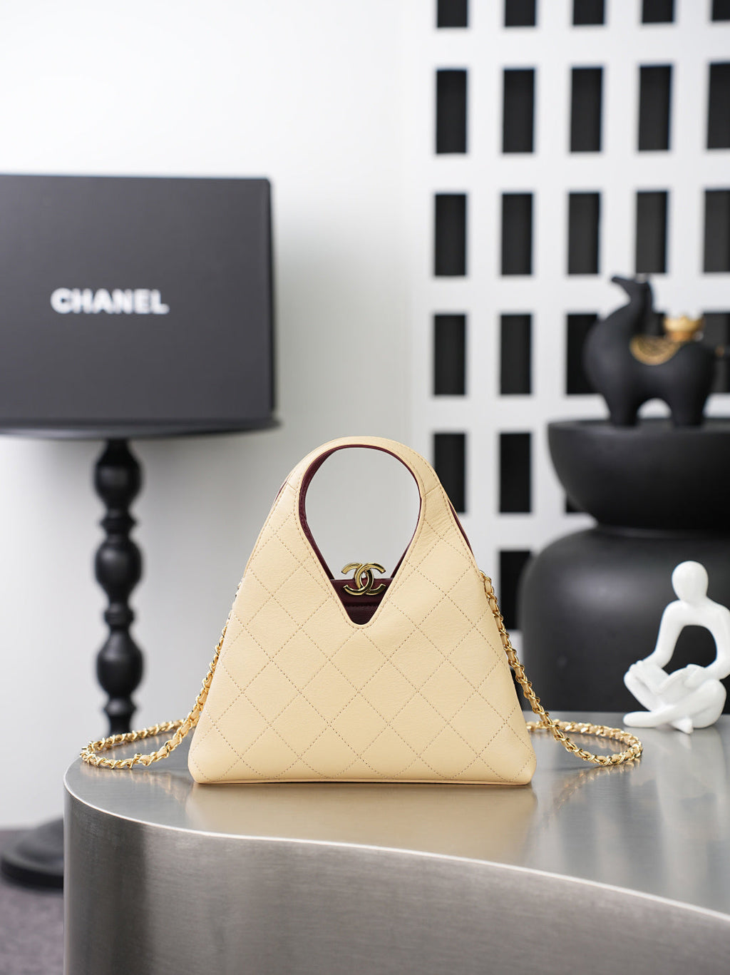 CHANEL 26S SHOPPING BAG MEDIUM 23 IN LIGHT BEIGE LAMBSKIN GOLD HARDWARE
