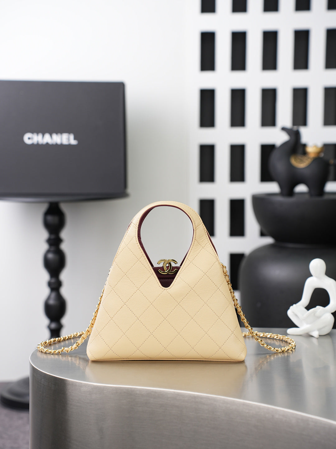 CHANEL 26S SHOPPING BAG MEDIUM 23 IN LIGHT BEIGE LAMBSKIN GOLD HARDWARE