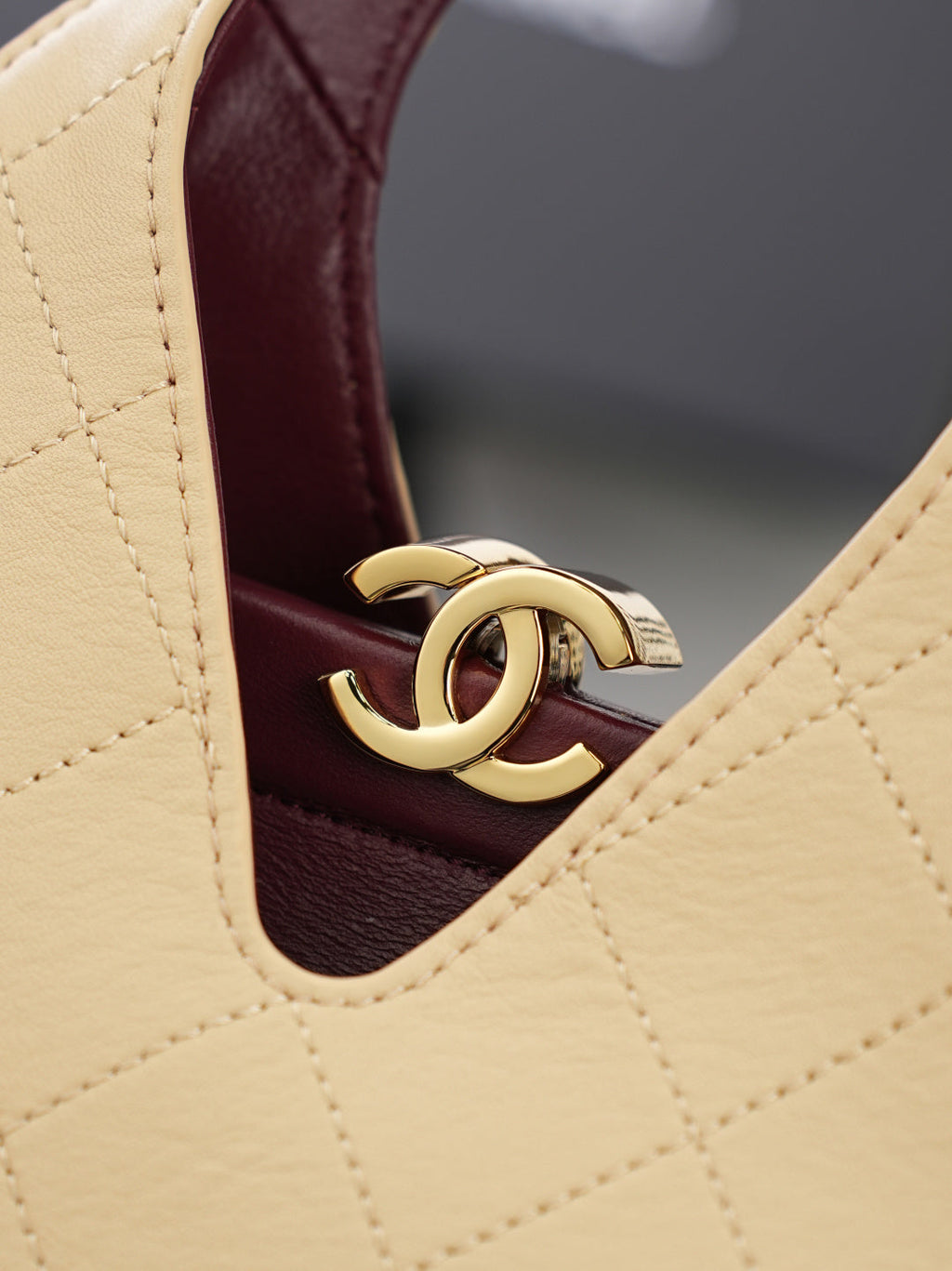 CHANEL 26S SHOPPING BAG MEDIUM 23 IN LIGHT BEIGE LAMBSKIN GOLD HARDWARE
