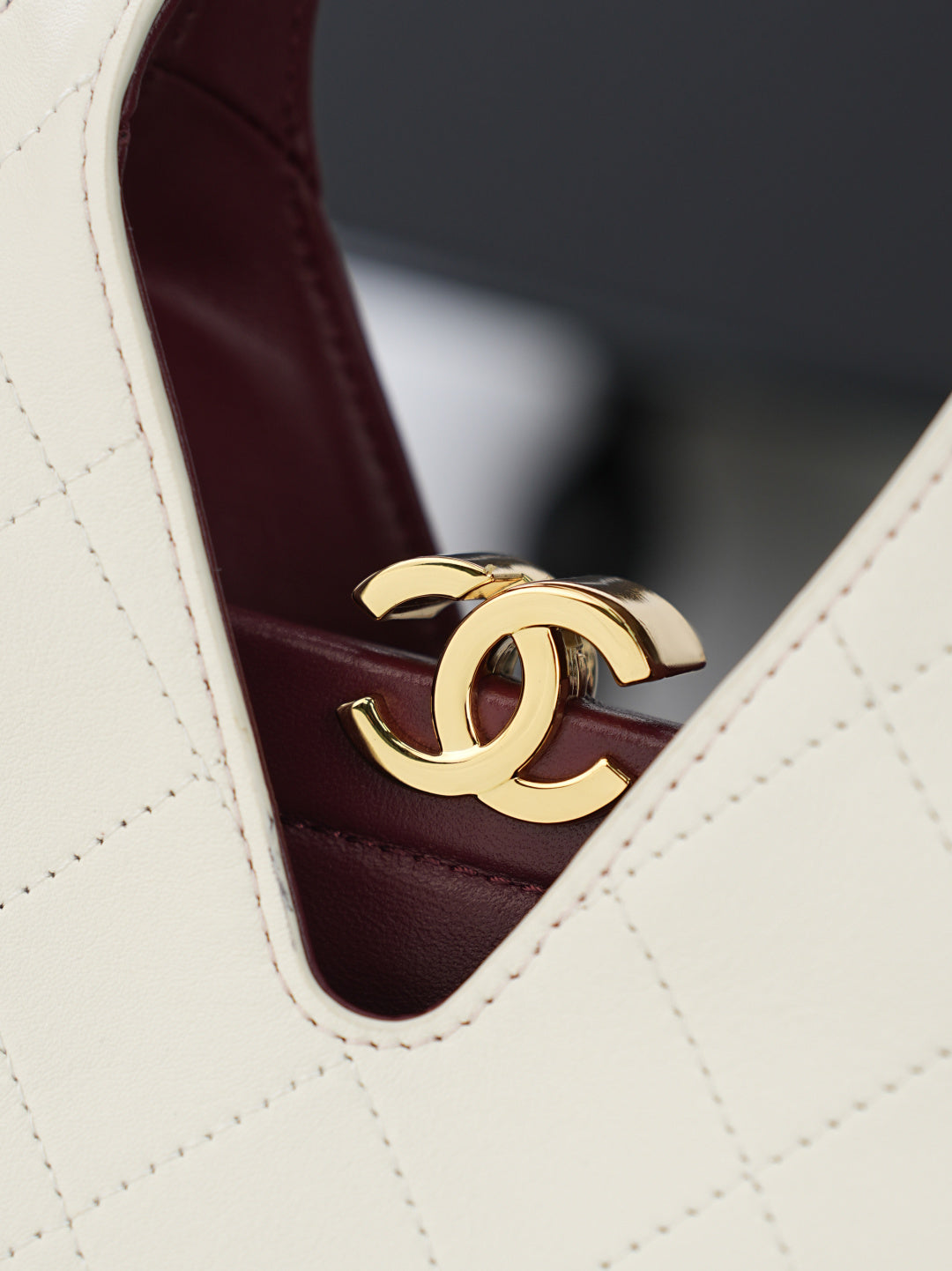 CHANEL 26S SHOPPING BAG MEDIUM 23 IN IVORY WHITE LAMBSKIN GOLD HARDWARE