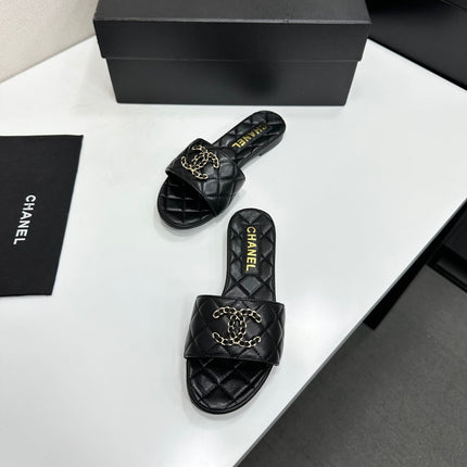CHANEL 26S SANDALS IN BLACK QUILTED LEATHER