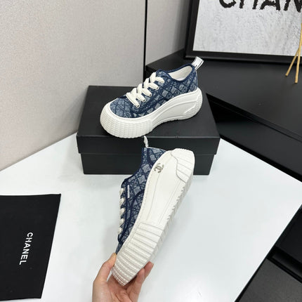 CHANEL 26S SNEAKERS IN NAVY BLUE DIAMOND-PATTERNED WOVEN FABRIC