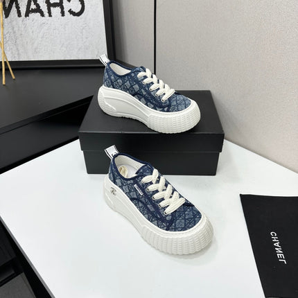 CHANEL 26S SNEAKERS IN NAVY BLUE DIAMOND-PATTERNED WOVEN FABRIC