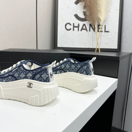 CHANEL 26S SNEAKERS IN NAVY BLUE DIAMOND-PATTERNED WOVEN FABRIC