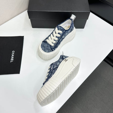 CHANEL 26S SNEAKERS IN NAVY BLUE DIAMOND-PATTERNED WOVEN FABRIC