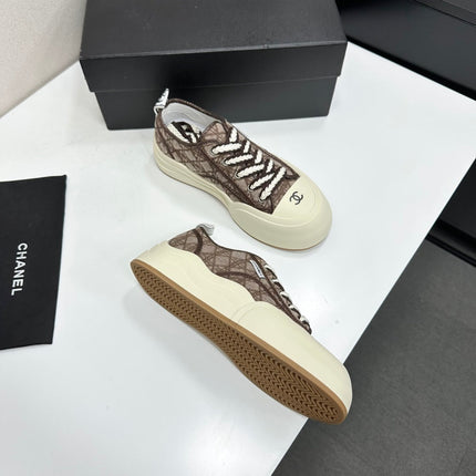 CHANEL 26S PLATFORM SNEAKERS IN BROWN CHECKERED TWEED FABRIC