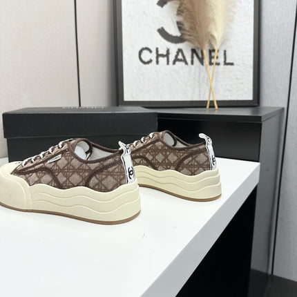 CHANEL 26S PLATFORM SNEAKERS IN BROWN CHECKERED TWEED FABRIC