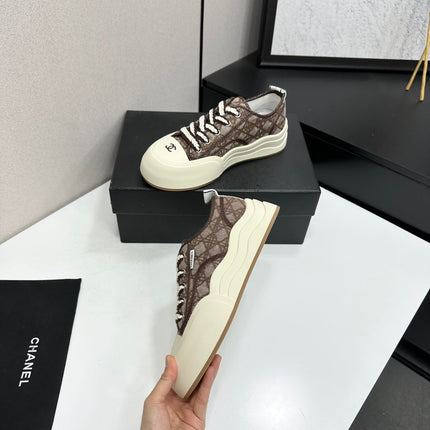 CHANEL 26S PLATFORM SNEAKERS IN BROWN CHECKERED TWEED FABRIC
