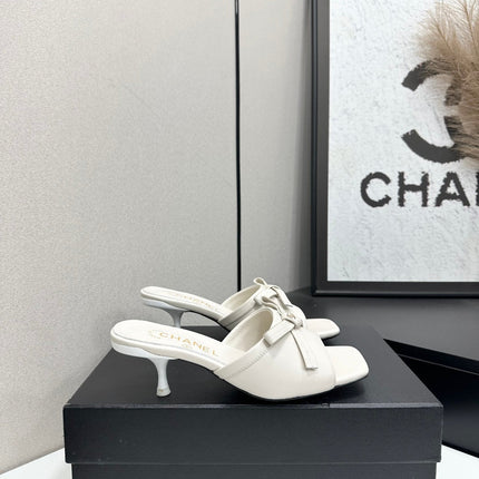 CHANEL 26S HIGH HEEL MULE SANDALS 50 MM IN WHITE LAMBSKIN WITH BOW DETAIL