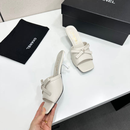 CHANEL 26S HIGH HEEL MULE SANDALS 50 MM IN WHITE LAMBSKIN WITH BOW DETAIL