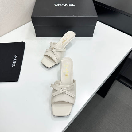 CHANEL 26S HIGH HEEL MULE SANDALS 50 MM IN WHITE LAMBSKIN WITH BOW DETAIL