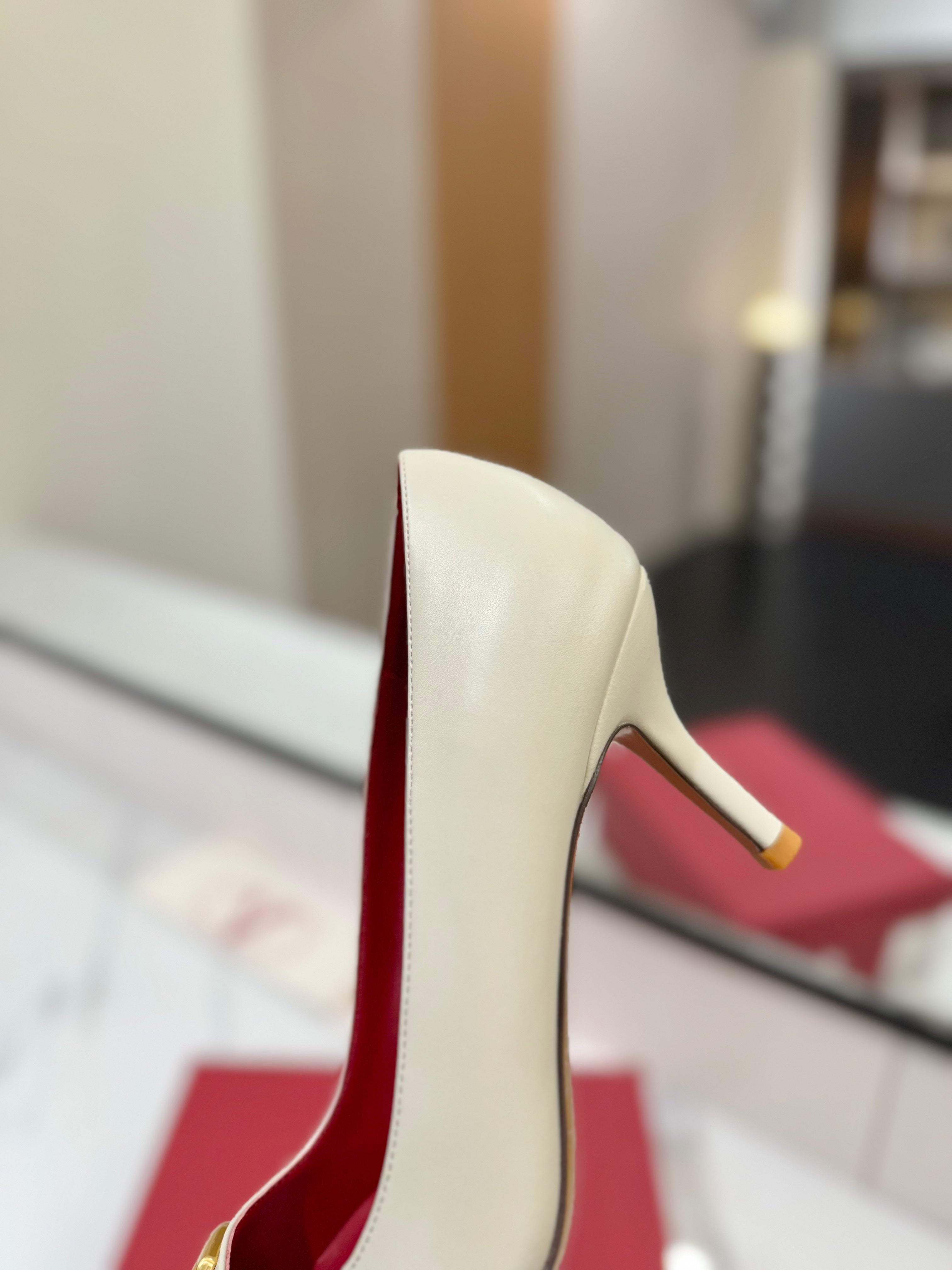 VALENTINO 26S HIGH HEELS 75 MM IN CREAM WHITE SMOOTH CALFSKIN WITH GOLD HARDWARE